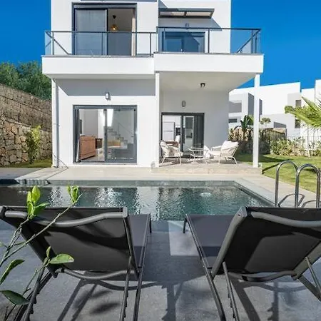Al Mare 2; Koyunbaba'da Oezel Havuzlu Villa *